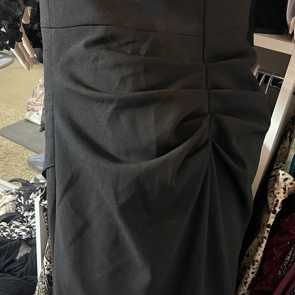 Elegant Black Off-Shoulder Dress - Picture 8 of 9